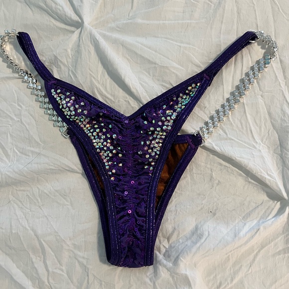 Angel competition bikini. Top is med and bottom is Pro cut size Med. - Picture 2 of 5